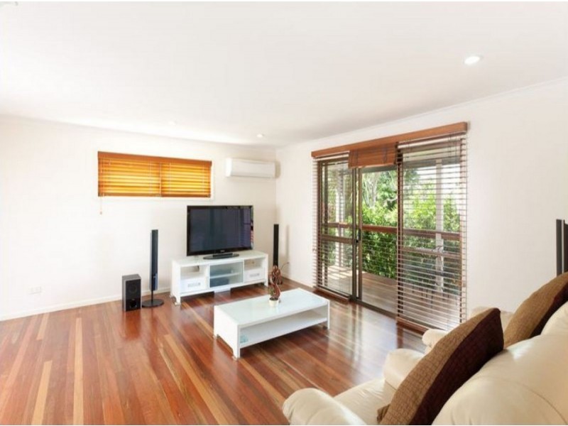 10 Kiandra Street, Chapel Hill QLD 4069