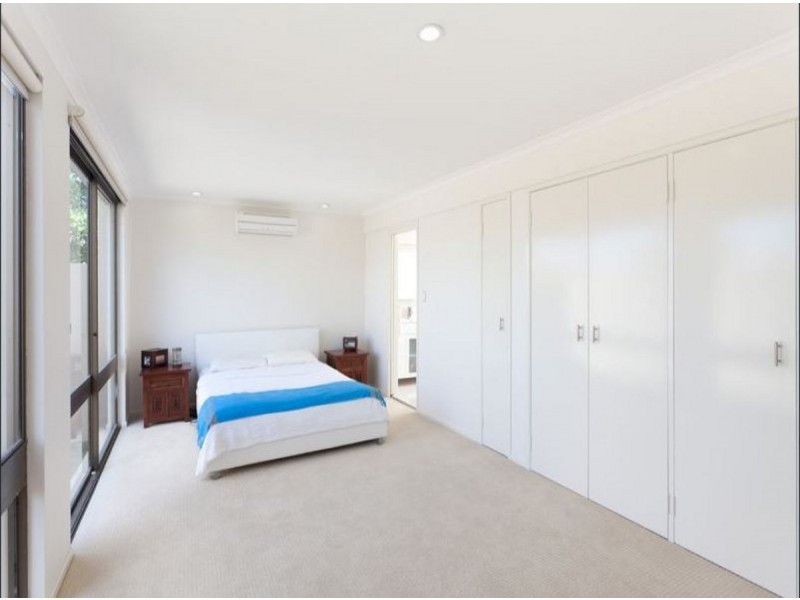 10 Kiandra Street, Chapel Hill QLD 4069