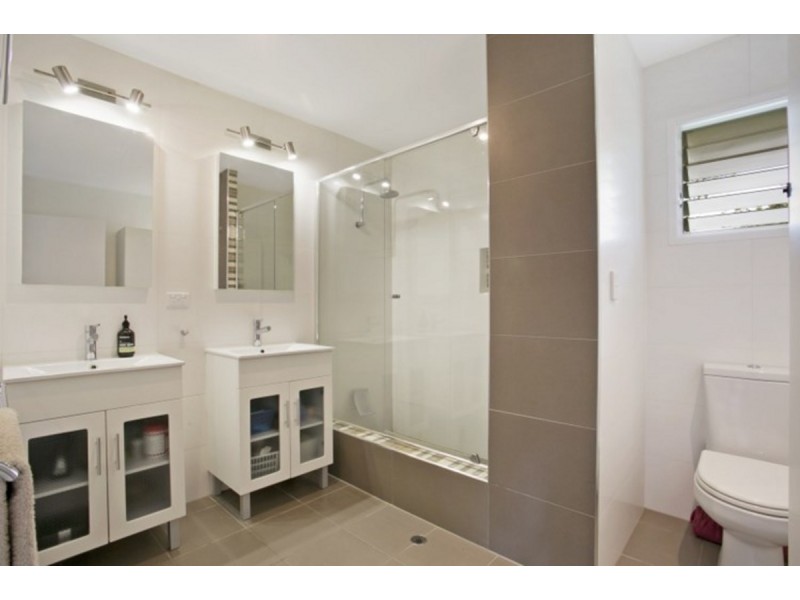 176 Burbong Street, Chapel Hill QLD 4069