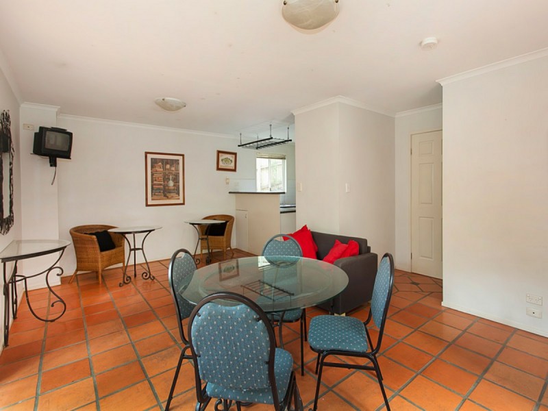 10/74A Sir Fred Schonell Drive, St Lucia QLD 4067