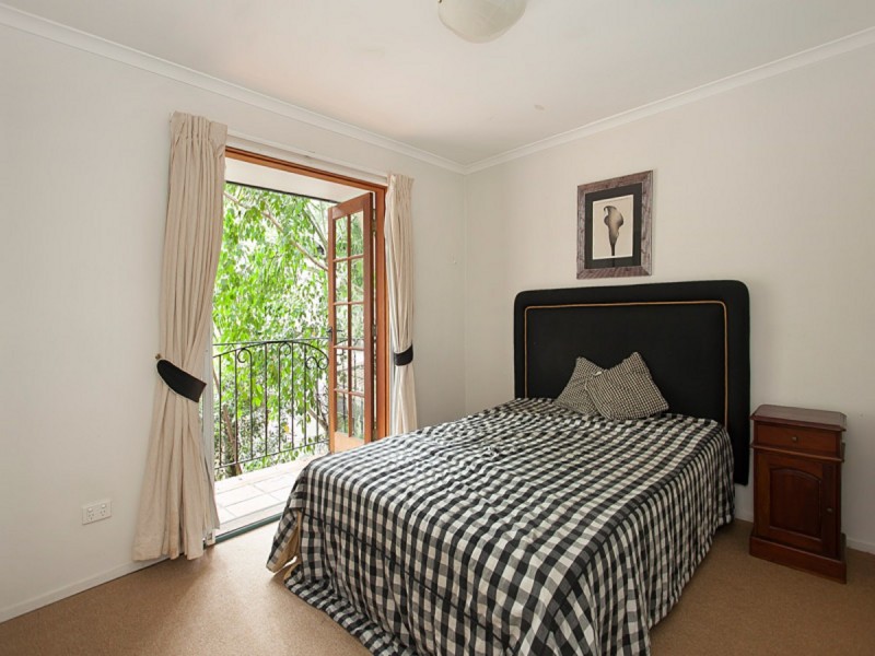 10/74A Sir Fred Schonell Drive, St Lucia QLD 4067