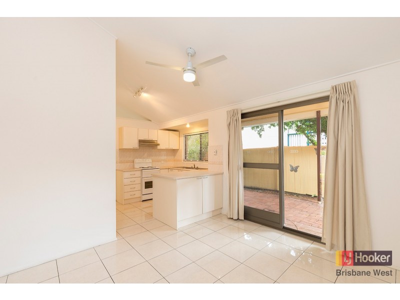 27 Marmindie Street, Chapel Hill QLD 4069