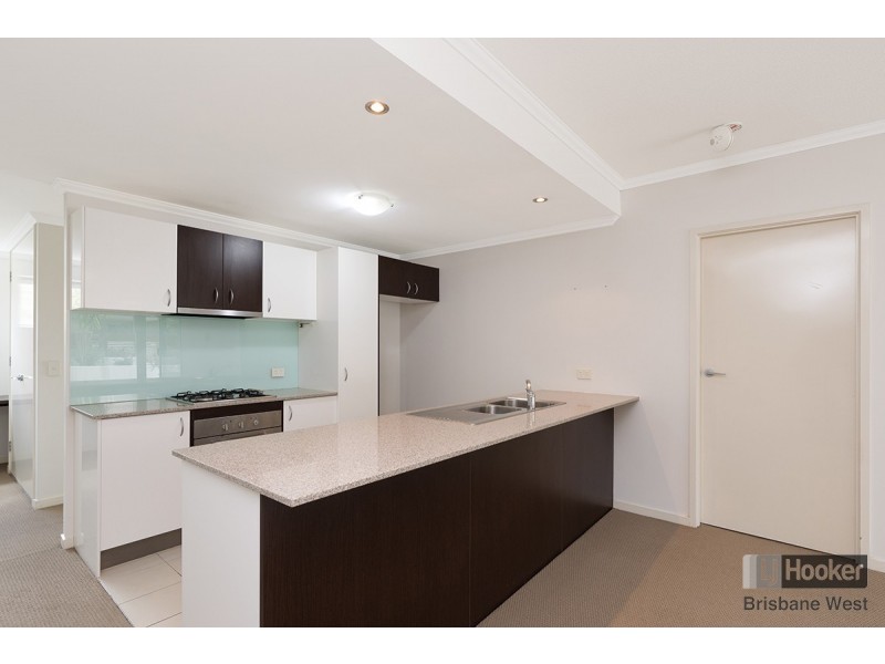 6/95 Clarence Road, Indooroopilly QLD 4068