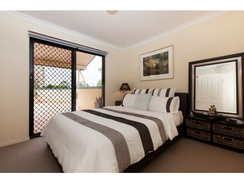 9/121 Sir Fred Schonell Drive, St Lucia QLD 4067