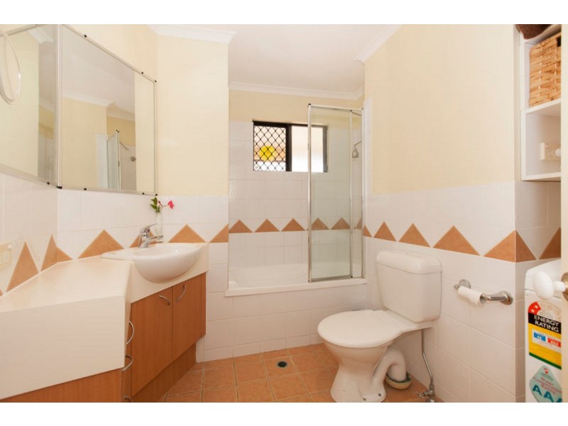 9/121 Sir Fred Schonell Drive, St Lucia QLD 4067