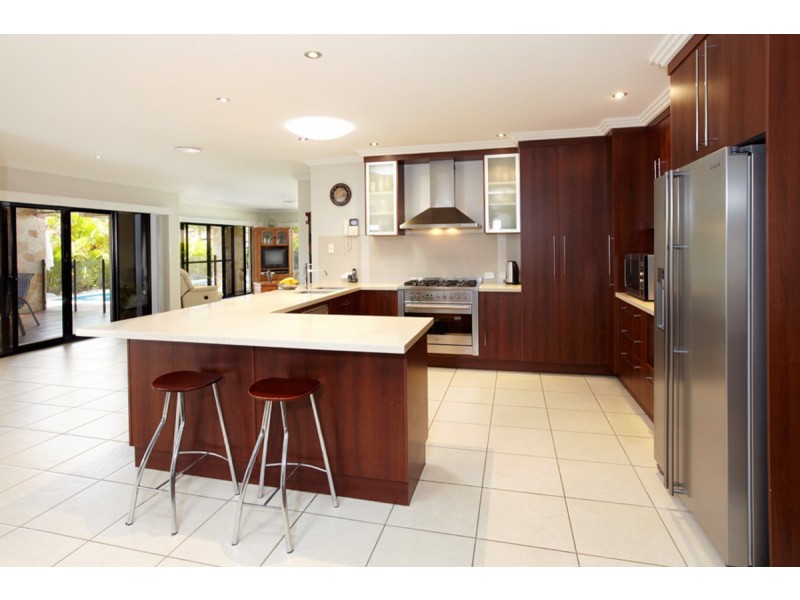 4 Barcoo Crescent, Sinnamon Park QLD 4073