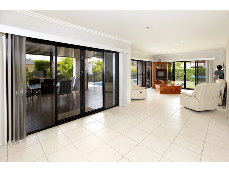 4 Barcoo Crescent, Sinnamon Park QLD 4073