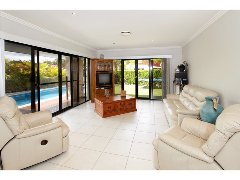 4 Barcoo Crescent, Sinnamon Park QLD 4073