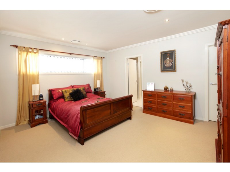 4 Barcoo Crescent, Sinnamon Park QLD 4073