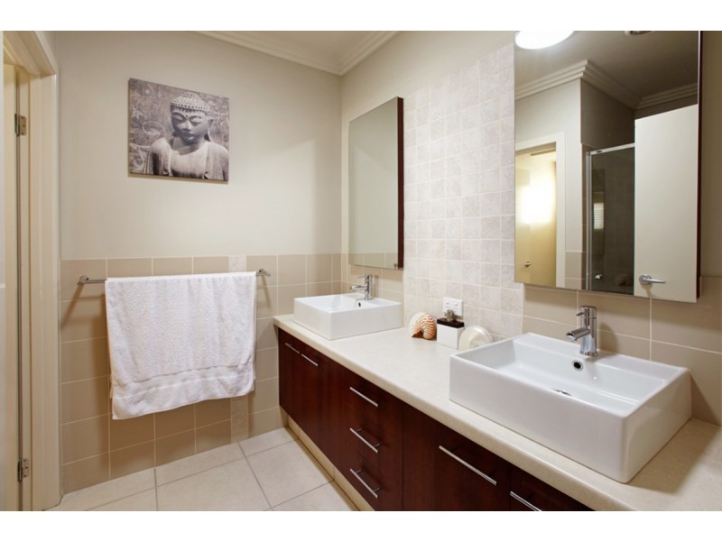 4 Barcoo Crescent, Sinnamon Park QLD 4073