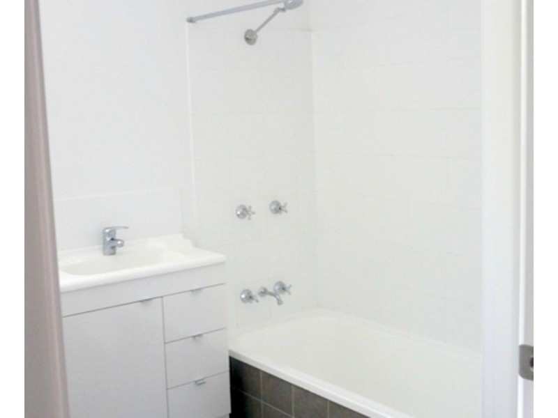 3/159 Sir Fred Schonell Drive, St Lucia QLD 4067