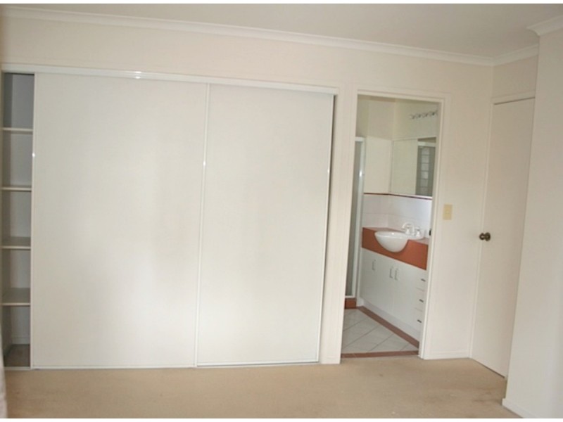 8/31 Glen Road, Toowong QLD 4066