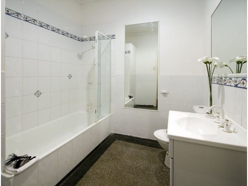 122 Taringa Parade, Indooroopilly QLD 4068