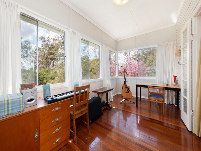 20 Gilruth Road, Kenmore QLD 4069