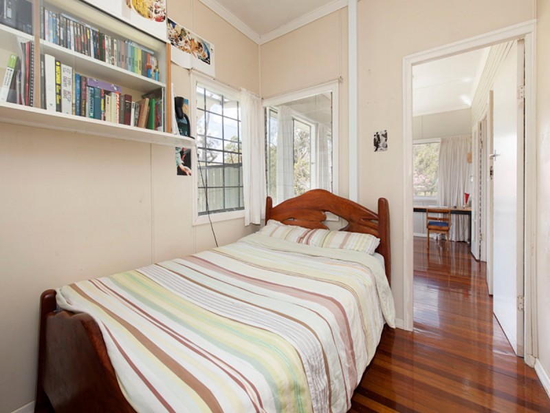 20 Gilruth Road, Kenmore QLD 4069