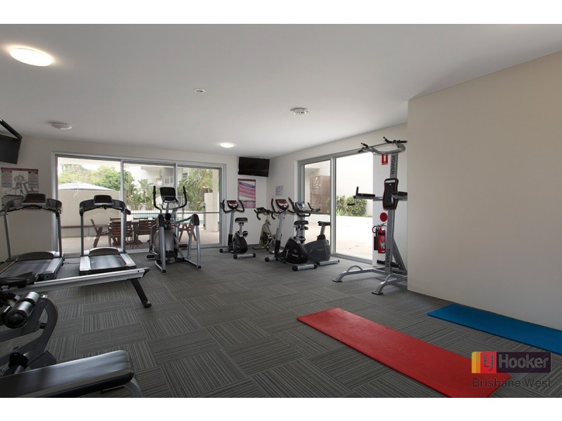 18/95 Clarence Road, Indooroopilly QLD 4068