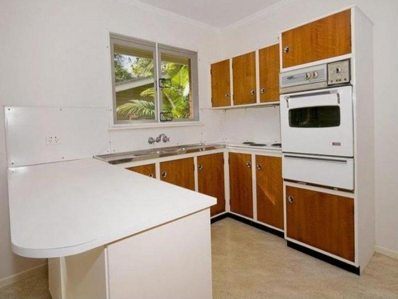 8 Harvard Street, Kenmore QLD 4069
