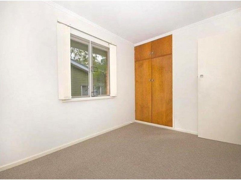 8 Harvard Street, Kenmore QLD 4069