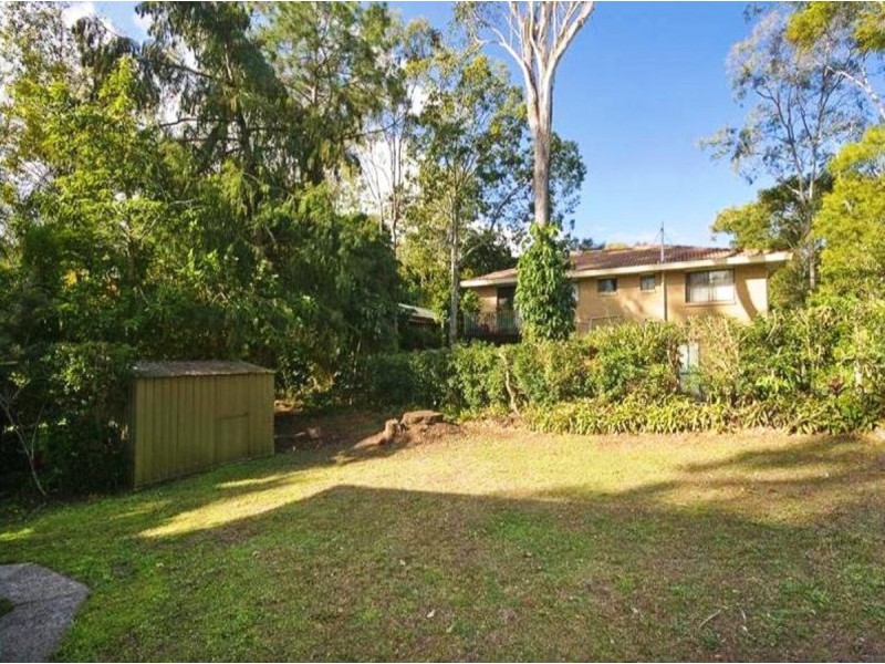 8 Harvard Street, Kenmore QLD 4069