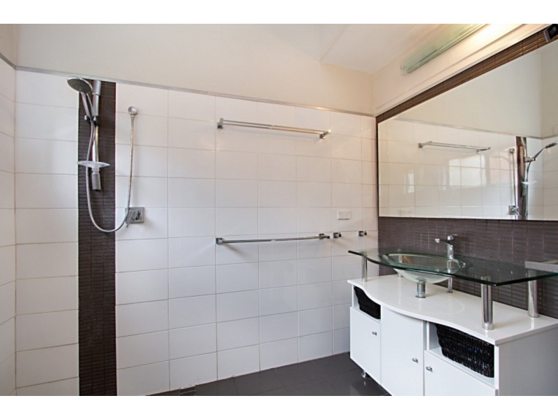 70 Thorpe Street, Indooroopilly QLD 4068