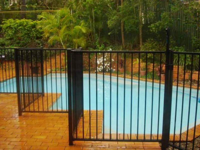 1 Hillside Terrace, St Lucia QLD 4067