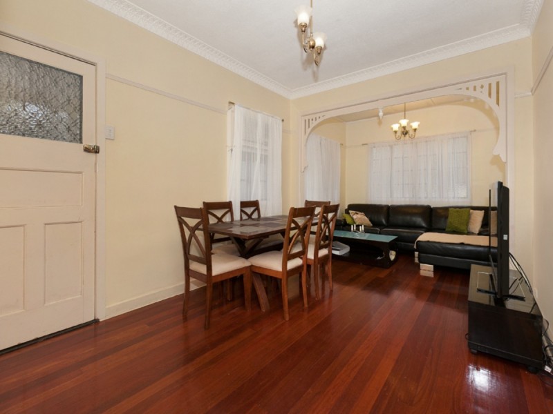 19 Ruskin Street, Taringa QLD 4068