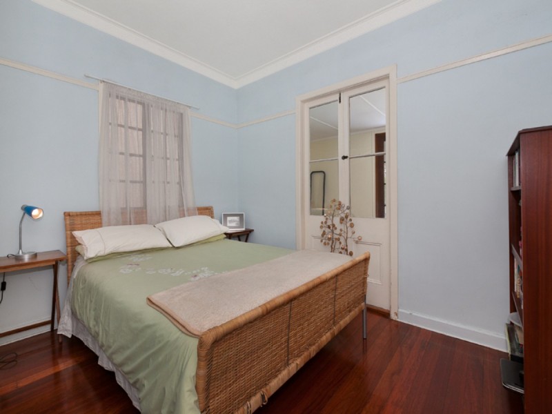 19 Ruskin Street, Taringa QLD 4068