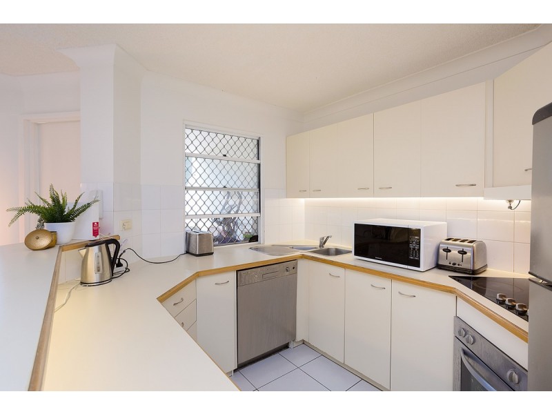 2/214 Sir Fred Schonell Drive, St Lucia QLD 4067