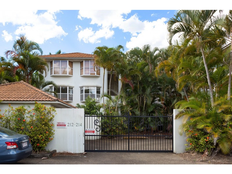 2/214 Sir Fred Schonell Drive, St Lucia QLD 4067