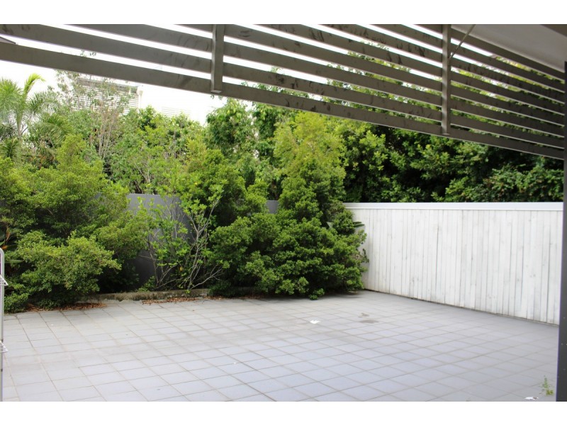 3/8 Underhill Avenue, Indooroopilly QLD 4068