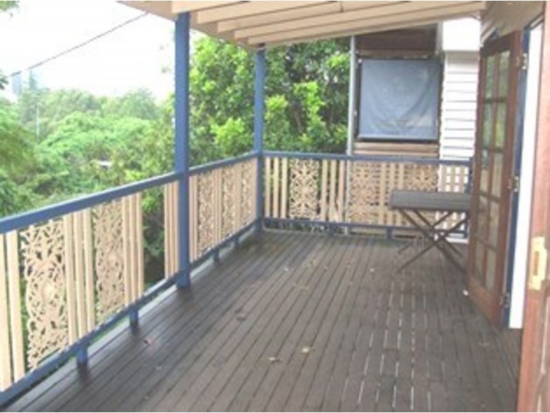64 Dengate Lane, St Lucia QLD 4067