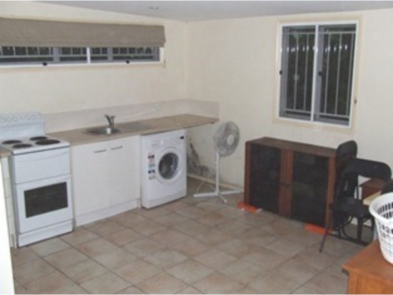 64 Dengate Lane, St Lucia QLD 4067