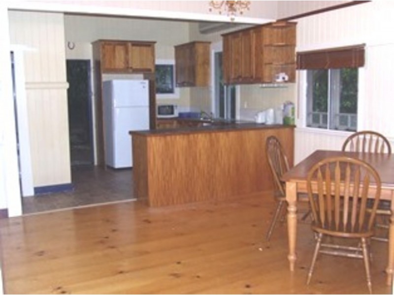 64 Dengate Lane, St Lucia QLD 4067