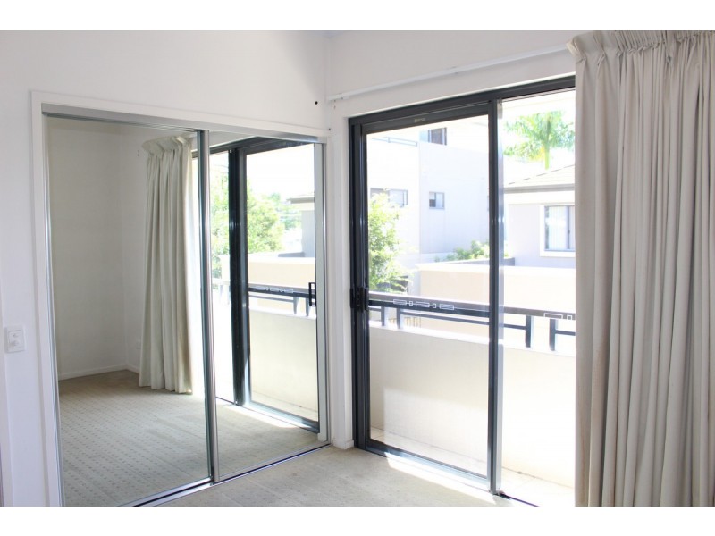 4/16 Cadell Street, Toowong QLD 4066