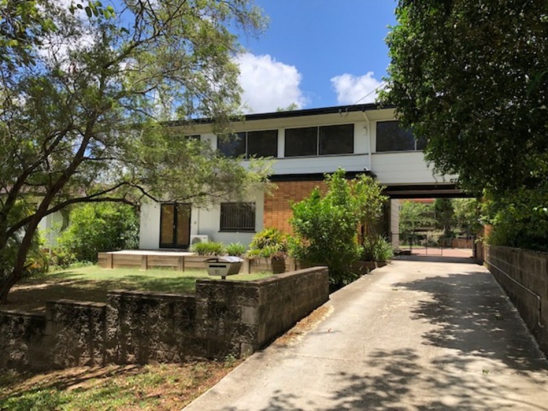 11 Depper Street, St Lucia QLD 4067