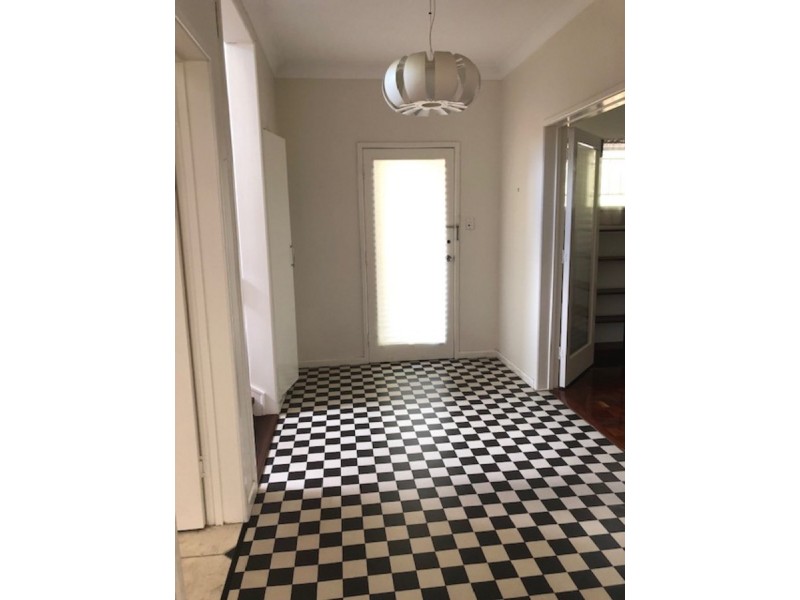 11 Depper Street, St Lucia QLD 4067