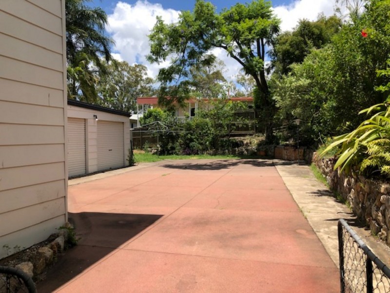 11 Depper Street, St Lucia QLD 4067