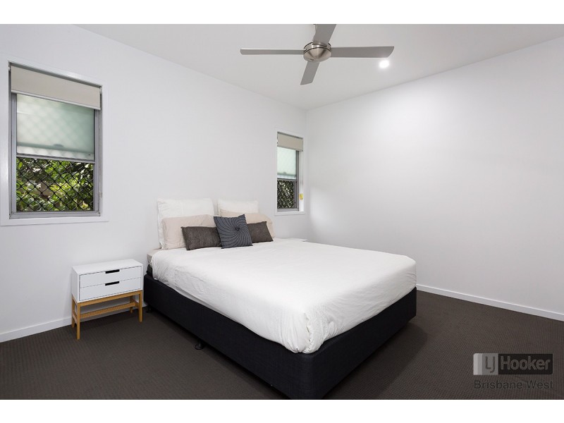 1/4 Carmody Road, St Lucia QLD 4067