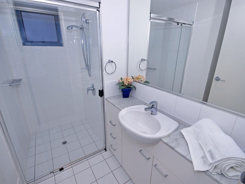 202/21 Patrick Lane, Toowong QLD 4066