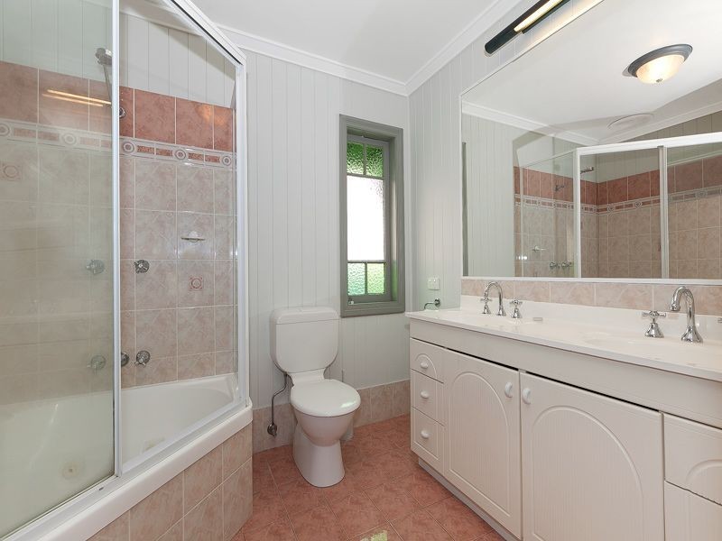 6 Union Street, Taringa QLD 4068