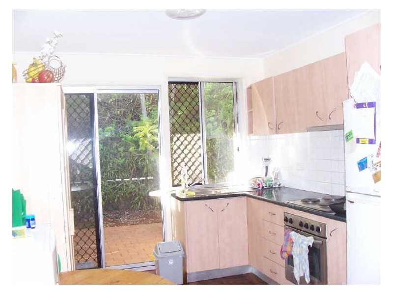 2/90 Douglas Street, St Lucia QLD 4067