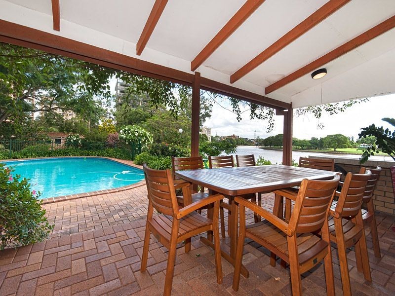 16/82 Sandford Street, St Lucia QLD 4067