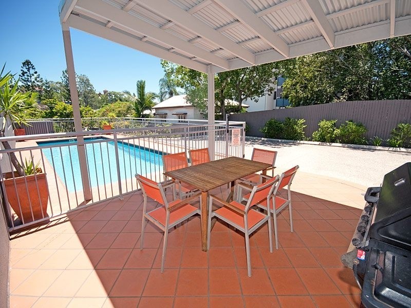 11/36 Holland Street, Toowong QLD 4066