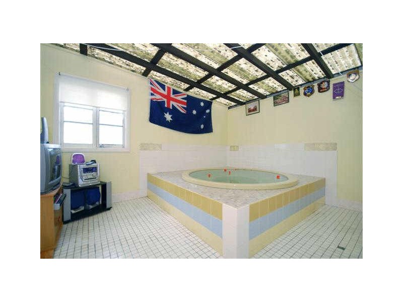 105 Heliopolis Parade, Mitchelton QLD 4053