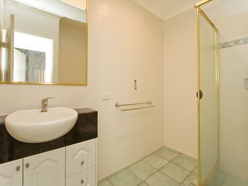 2/10 Montrose Road, Taringa QLD 4068