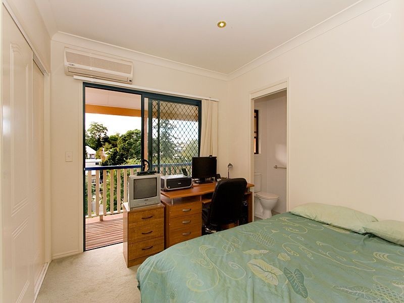 2/10 Montrose Road, Taringa QLD 4068