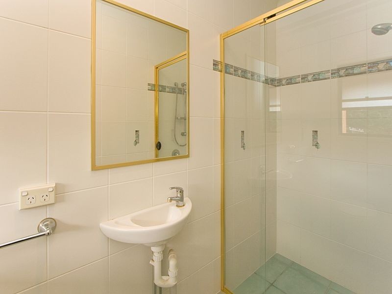 2/10 Montrose Road, Taringa QLD 4068