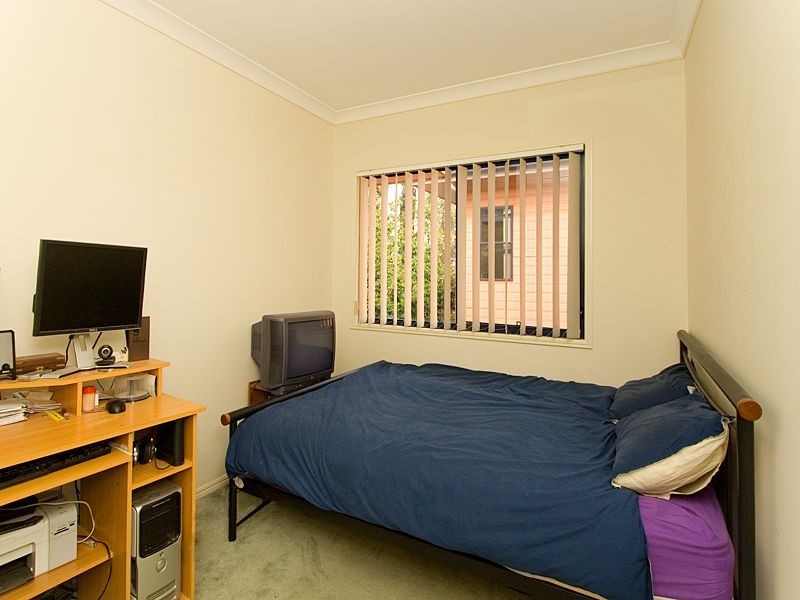2/10 Montrose Road, Taringa QLD 4068
