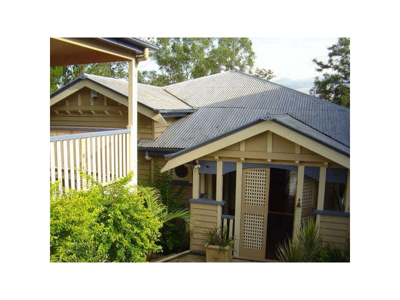 8 Goldsbrough Road, Taringa QLD 4068