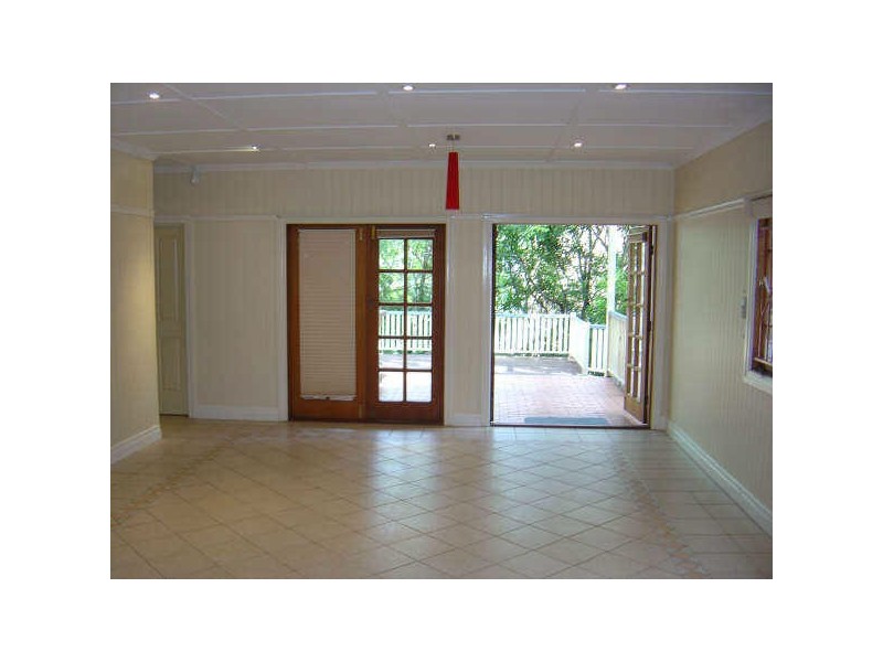8 Goldsbrough Road, Taringa QLD 4068